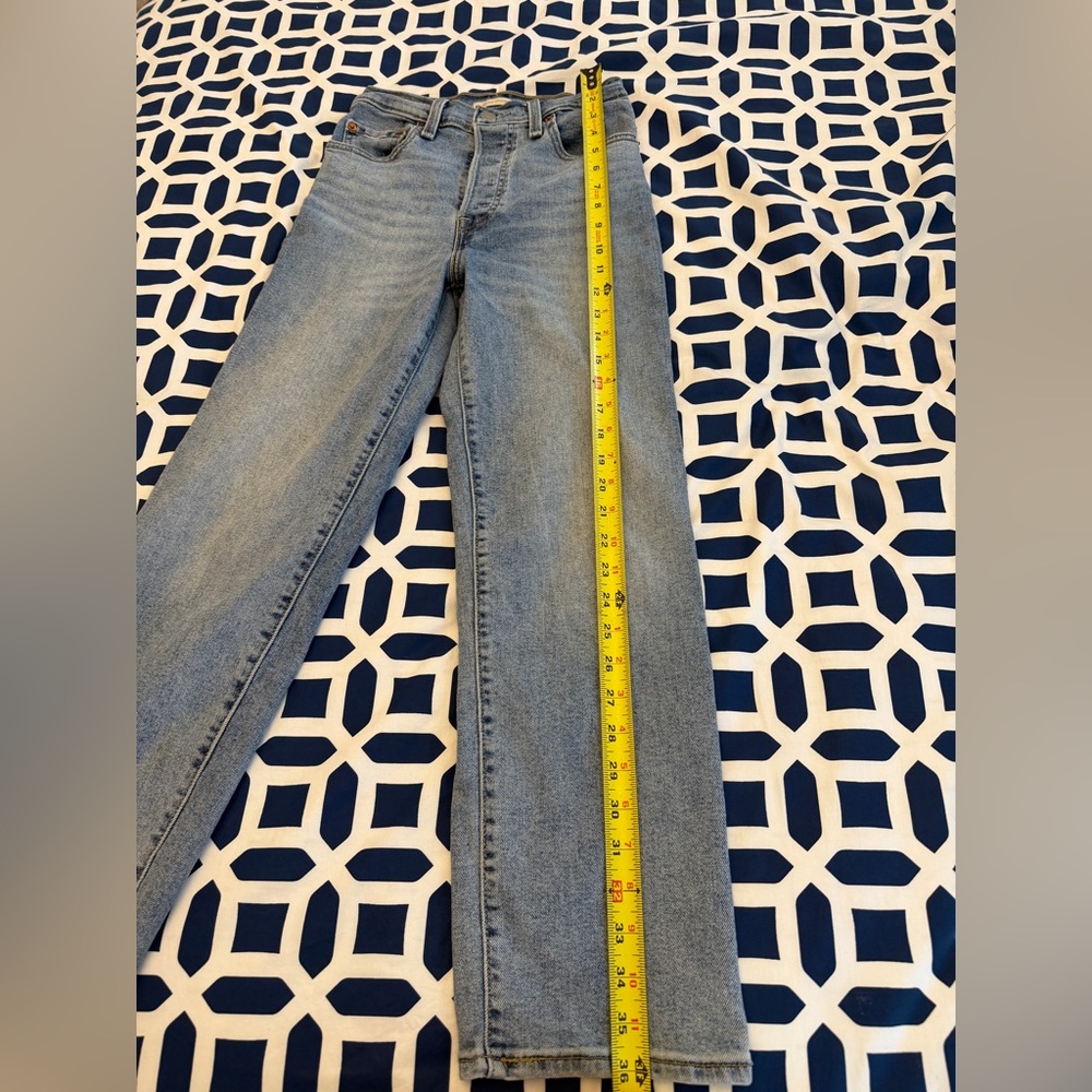 Levi’s Light Wash High-Rise Straight Women’s Jeans - Picture 8 of 9